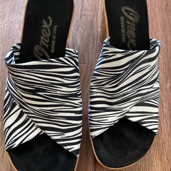 Lot of 4 pair Onex Women's Animal Print Sandals - Picture 3 of 5